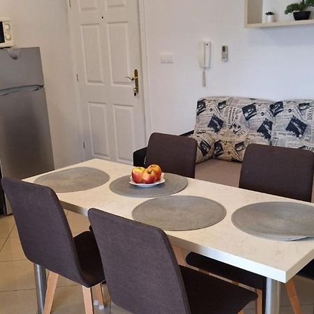 Apartman Valkira Novalja - Moderan Smjestaj S Pogledom Blizu Zrca ภายนอก รูปภาพ
